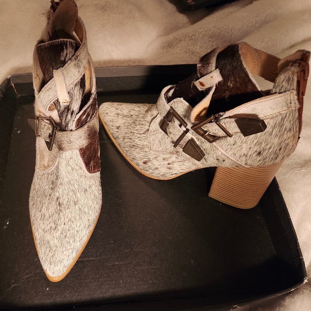 Black and Brown Heeled Boots with Chunky Heel and Ankle Strap
